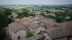 Milioane de case stau goale în Italia. Cine poate primi bani pentru a le renova