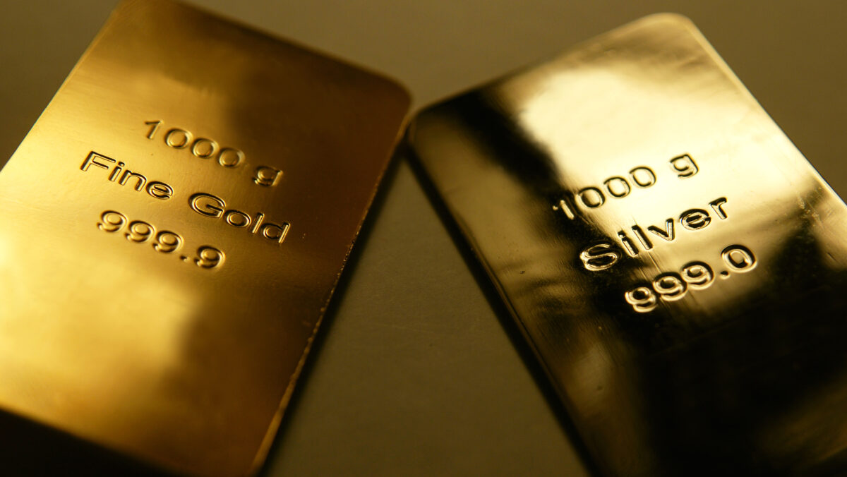 Prețul aurului a explodat. A depășit un prag istoric. Ce se întâmplă cu argintul