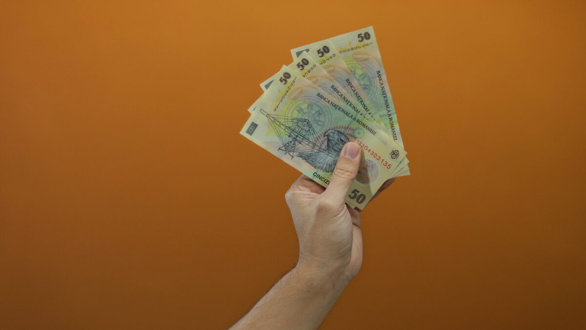 Alocațiile care au fost majorate. Se aplică de la 1 Februarie. Românii care vor primi bani în plus