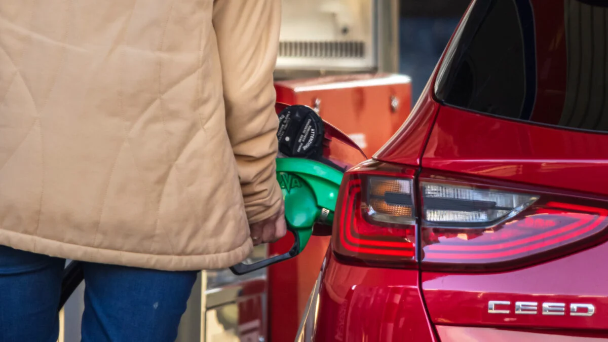 Se introduce limită la benzină și motorină. Nu mai poți alimenta decât 30 de litri. Unde s-a impus această regulă