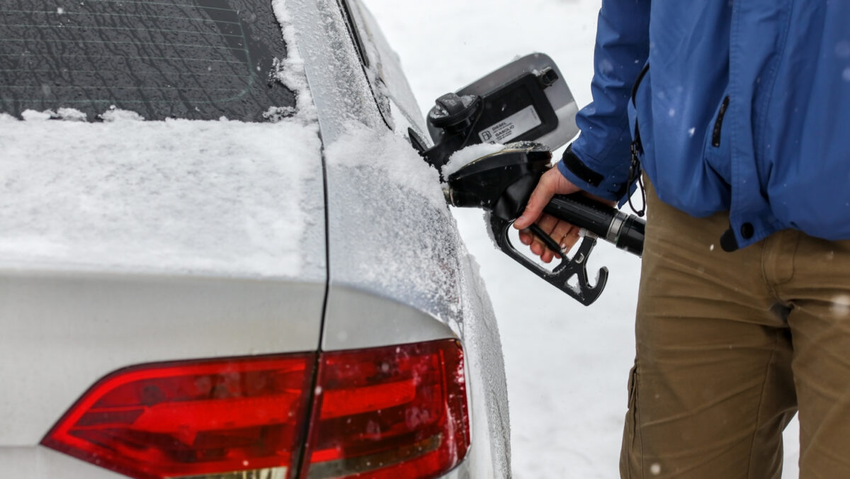 Prețurile la carburanți ar putea exploda. Preşedintele Asociaţiei Energia Inteligentă (AEI), Dumitru Chisăliţă: Motorina poate ajunge la 12 lei