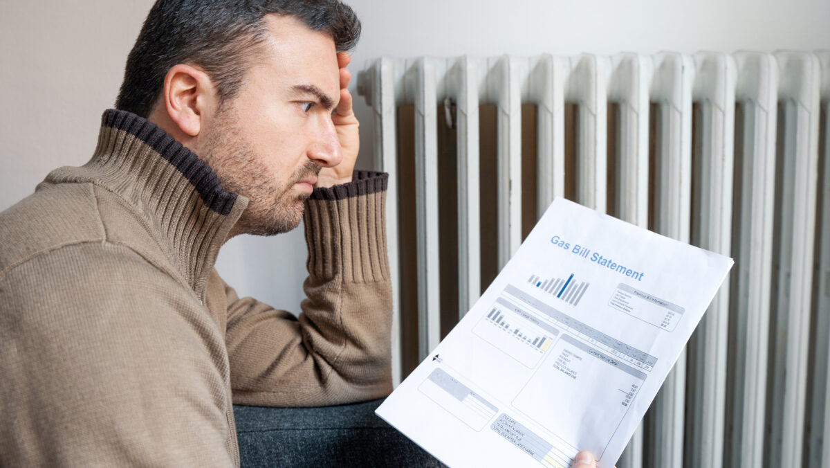 Factură la apartament cu 3 camere. Românii sunt taxați, deși nu au apă caldă și căldură. Cât au plătit