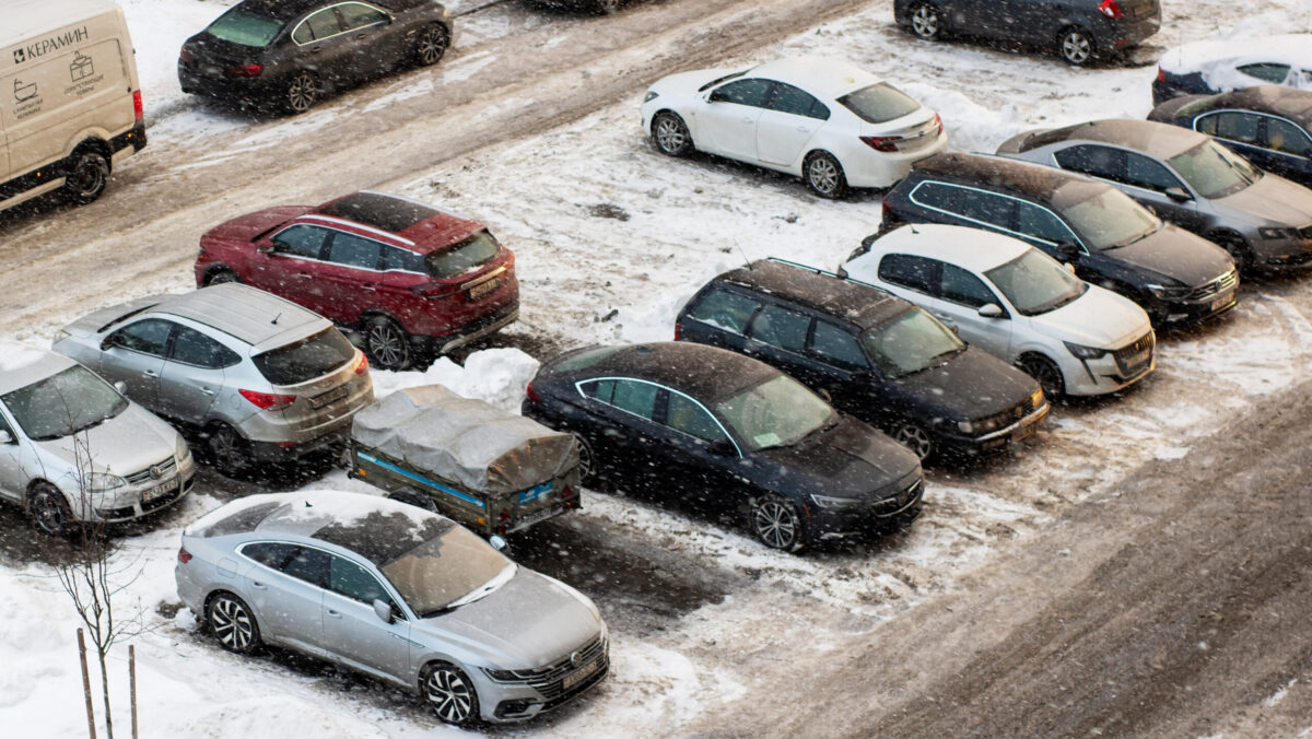 Românii care ar putea plăti impozit mai mic pentru mașini. Decizia luată de primar: Fenomenul s-a mai întâmplat