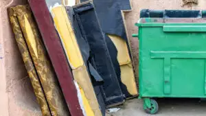 Românii pot depozita gratuit deșeurile voluminoase în containere speciale. În ce județ există această posibilitate