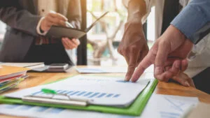 oameni de afaceri, investitori