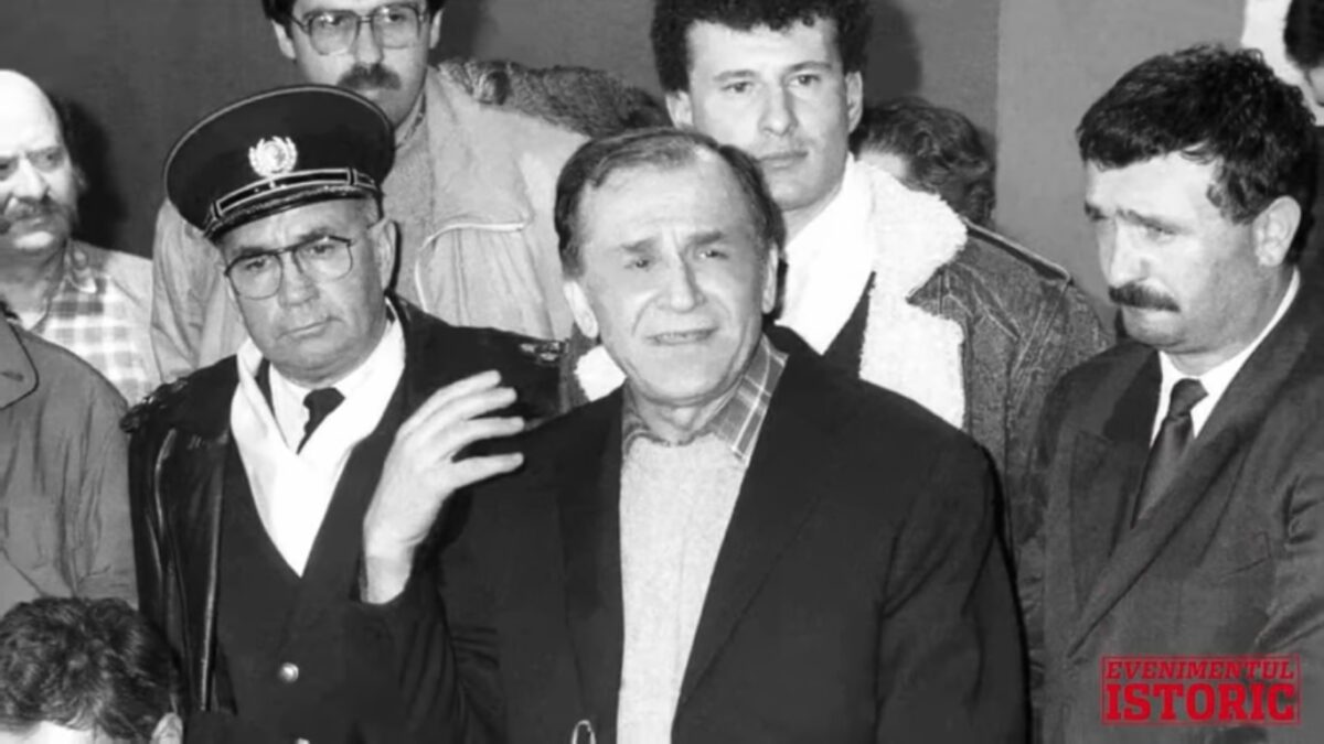 EXCLUSIV Generalul Iulian Vlad și deciziile din 1989. Cum s-a evitat confruntarea dintre Armată și Securitate: Vă recomandăm să rămâneți neutri