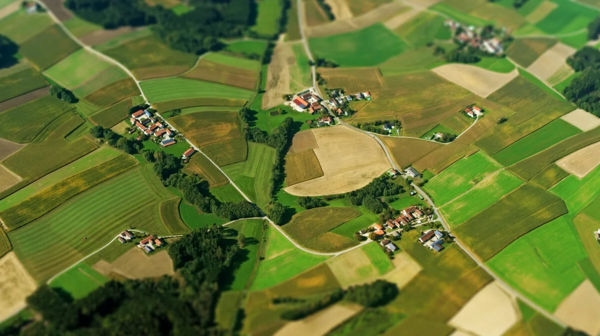 Reguli noi pentru proprietarii de teren. Cine nu va mai primi aviz. Nu se mai poate efectua vânzarea-cumpărarea