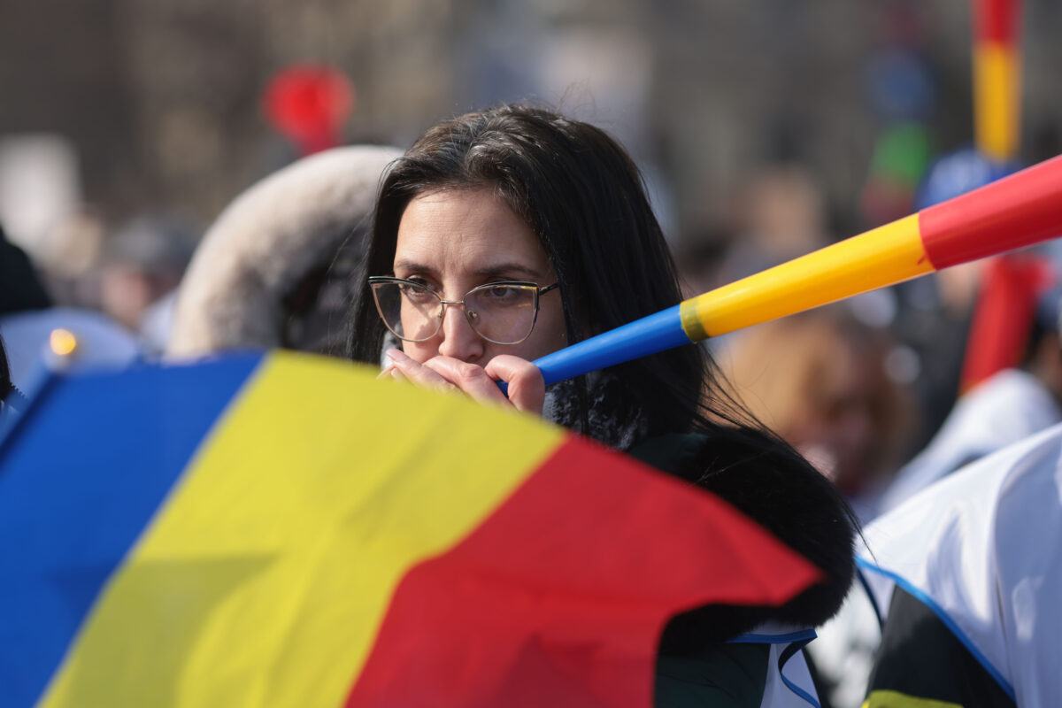 Sute de profesori protestează în fața Palatului Cotroceni. Dascălii sunt nemulțumiți de măsurile bugetare din educație