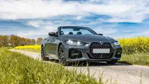 Un model BMW Seria 4 Convertible