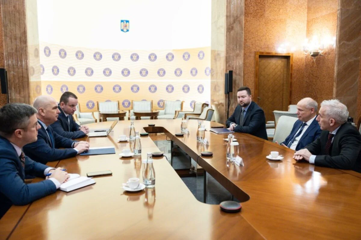 Ilie Bolojan s-a întâlnit cu CEO-ul TUI Group, Sebastian Ebel, pentru extinderea operațiunilor turistice în România