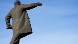 Dictatură, statuie a lui Lenin