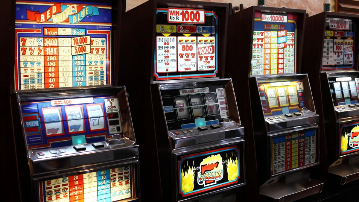 Jocurile de noroc, interzise în Capitală. Măsura, introdusă în programul de guvernare: Este o dependenţă