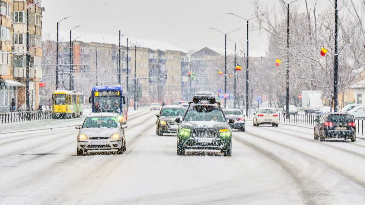 Mașini iarna în oraș