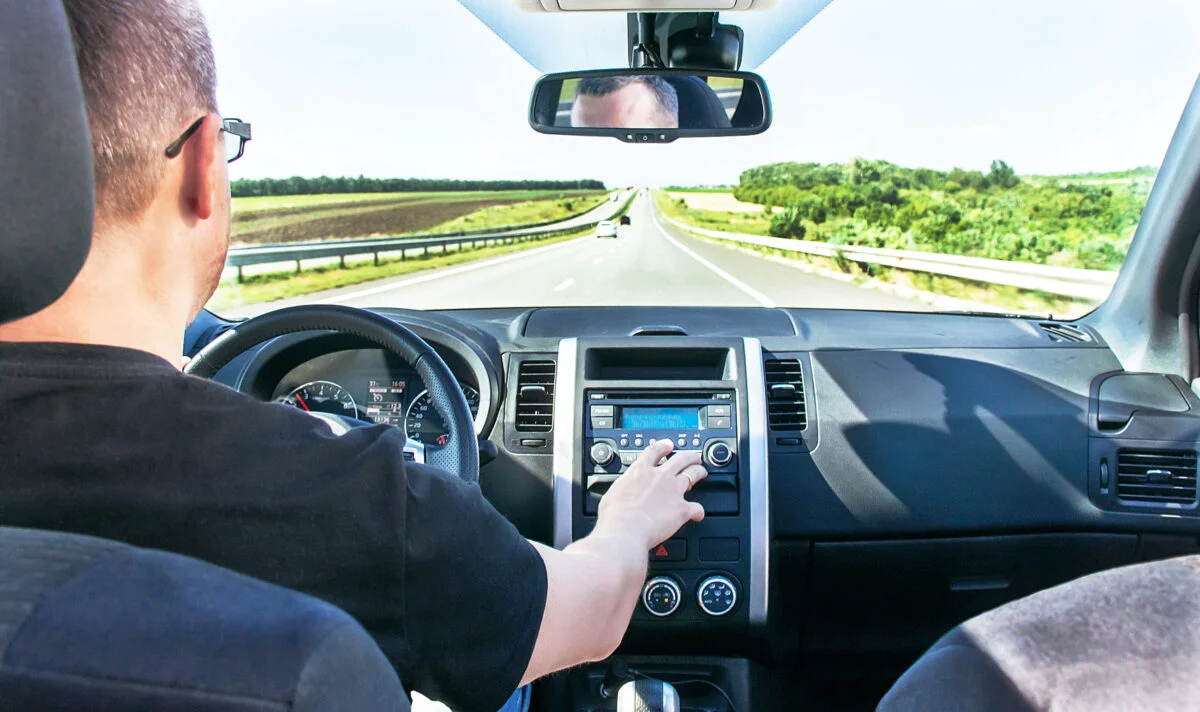 Dispozitivul care nu va mai funcționa în mașină. Se renunță după mai bine de 50 de ani. Va deveni digital