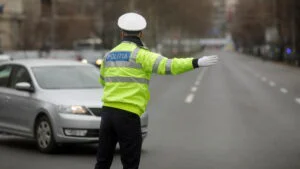 politist, trafic, masini, soferi, politia