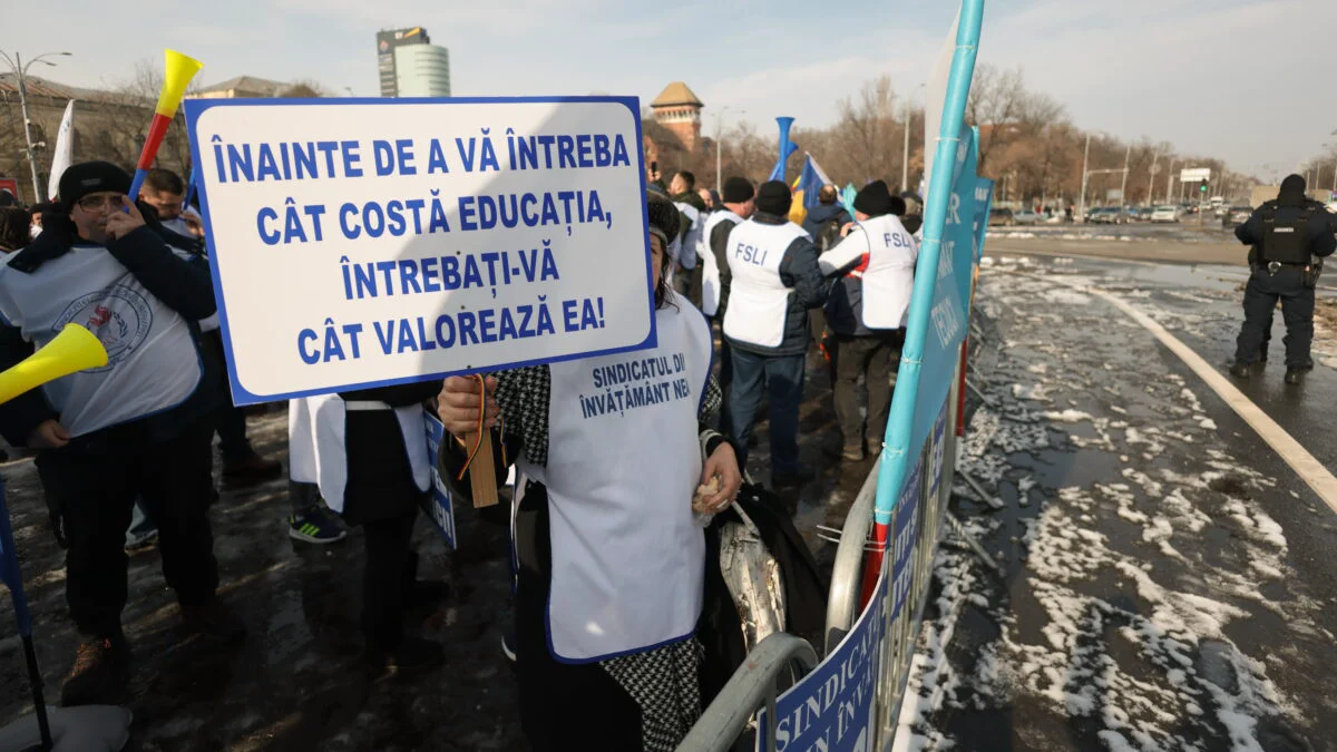 Revenirea la norma de 18 ore pentru profesori nu este posibilă. Bolojan vrea creșterea calității învățământului