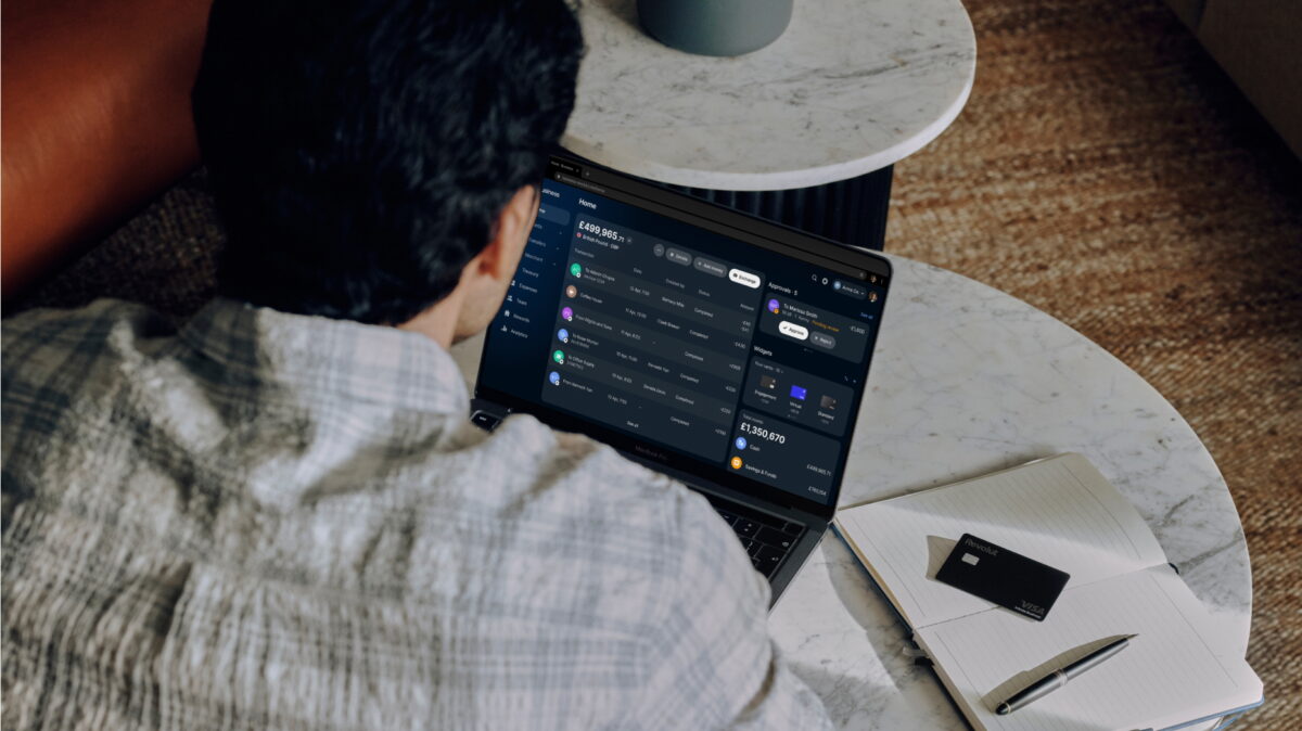 AI-ul rămâne în plan secund. Companiile din România prioritizează cloud-ul și automatizarea. Studiu Revolut