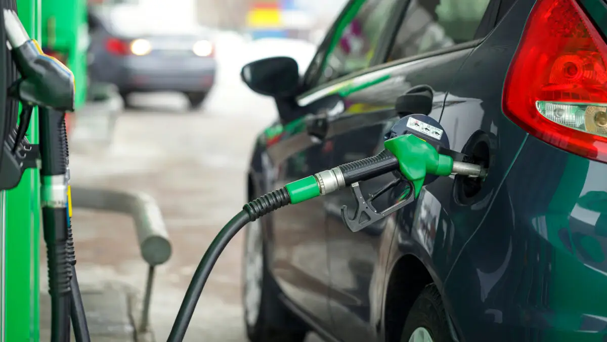 Prețuri carburanți, 13 februarie 2026. Cât plătesc șoferii pentru un litru de motorină sau benzină