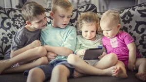 copii dependenți de telefoane mobile