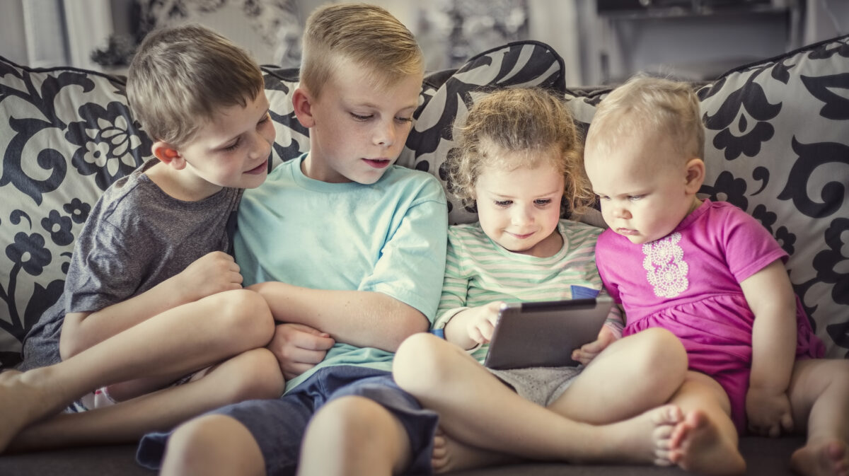 copii pe internet, social media, minori, platforme online