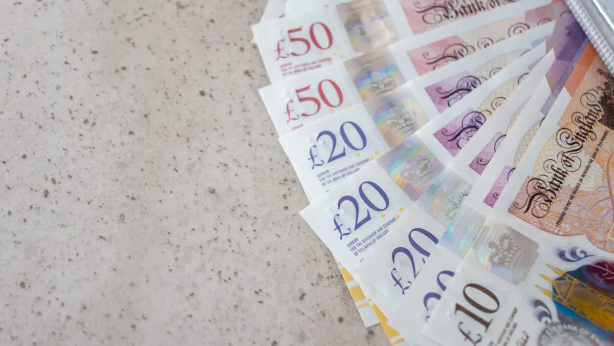 Finanțarea auto generează o dispută de miliarde de lire. Plățile către clienți sunt amânate cu ani de zile