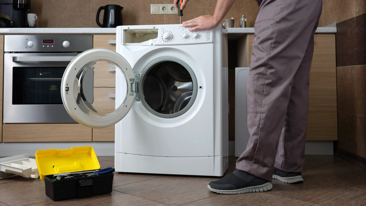 Proiect de lege privind gestionarea deșeurilor electronice, adoptat de Senat. Producătorii vor finanța reciclarea echipamentelor