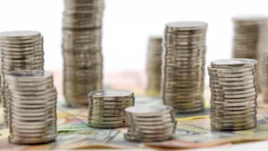 Pensii, pensionari, pensii de serviciu, bani