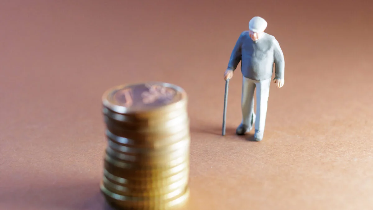 Pensia pe card în februarie 2026. Ziua și ora la care intră banii pensionarilor. Băncile nu transferă toate la fel