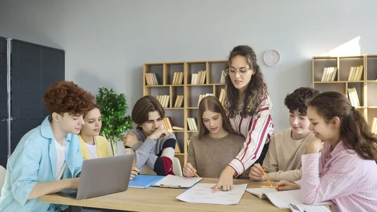 Bursele studenților nu vor crește în 2026. Rămân înghețate la nivelul de anul trecut. Anunțul făcut de Guvern