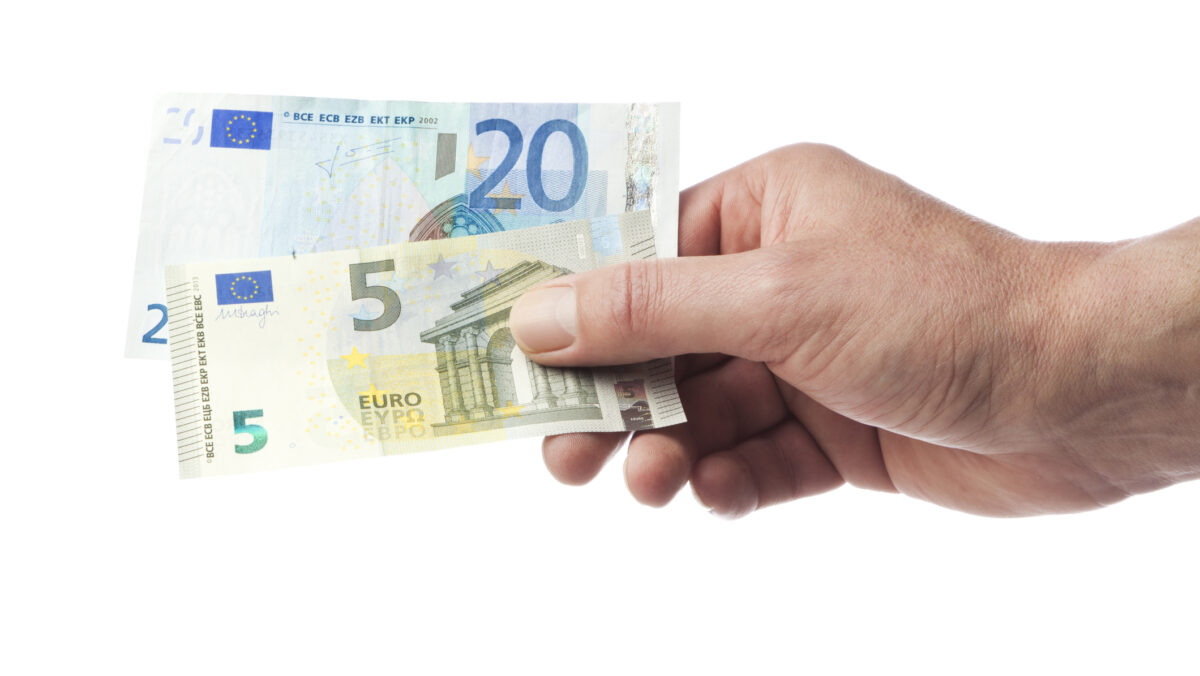 Taxă dacă intri, întrebi, nu cumperi nimic și pleci. Magazinul care îți va cere 25 de euro pentru privit