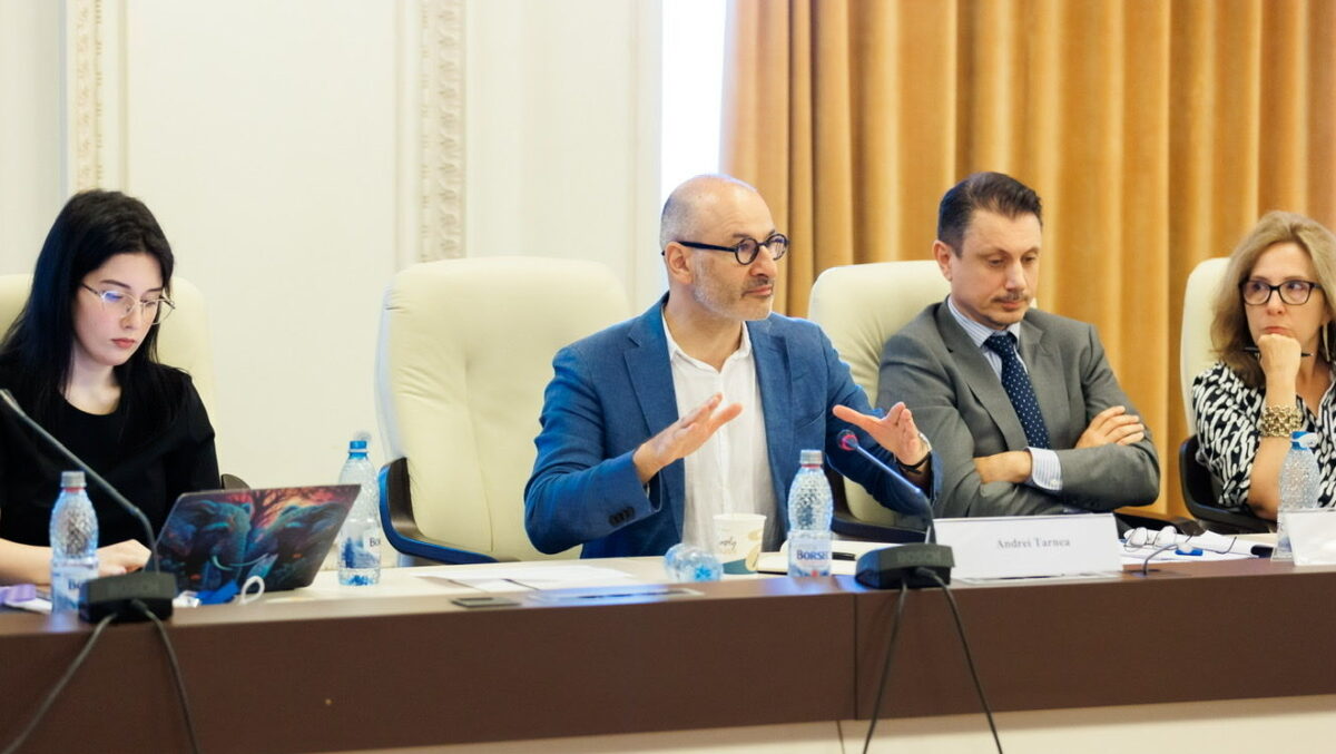 România pregătește noi zboruri pentru evacuarea românilor din Orientul Mijlociu. Andrei Ţărnea: Misiunile vor continua şi pe linii charter, pe zboruri de repatriere asistată şi pe liniile de evacuare