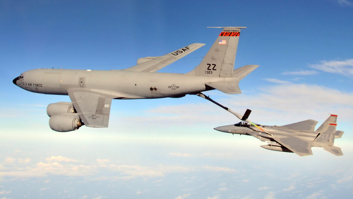 US Air Force a trimis al șaselea avion Boeing KC-135 Stratotanker la București. S-a efectuat deja a doua misiune de realimentare