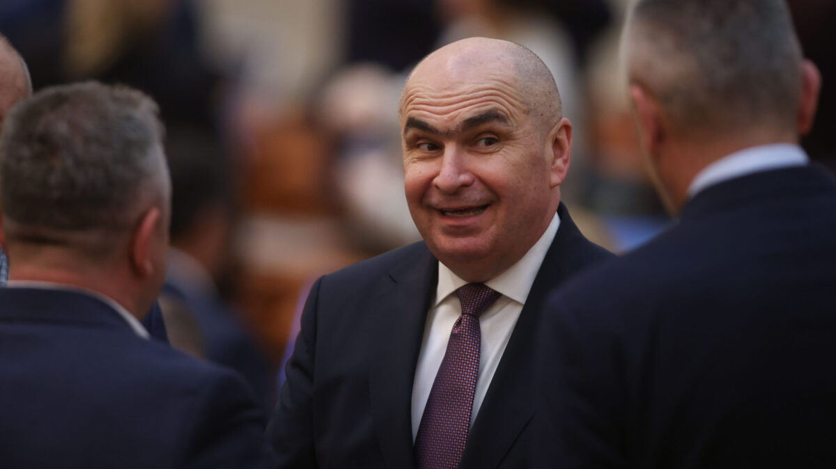 Ilie Bolojan anunță scăderea accizei la carburanți cu 30 de bani. Măsura va fi aplicată exclusiv pentru motorină