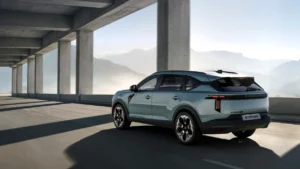 Producția auto din România continuă să scadă. Câte vehicule au fabricat Dacia și Ford Otosan în luna mai