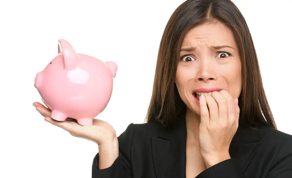 Economisire, femeie stresată din cauza banilor