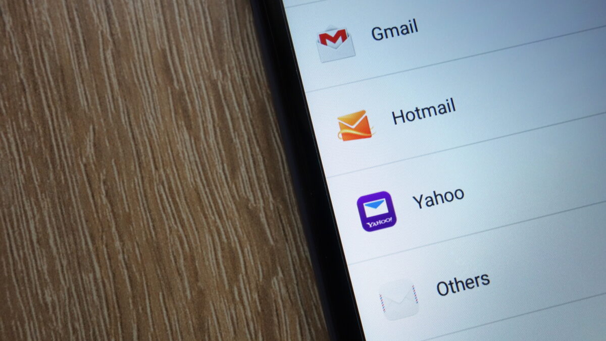 Senatul a decis: instituțiile publice vor renunța la Gmail, Yahoo și Outlook. Vor folosi un sistem unic