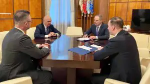 Guvernul intervine pe piața carburanţilor. Ilie Bolojan: O încercare de bruscare a pieţei, printr-o plafonare arbitrară a preţurilor, poate conduce la penurie