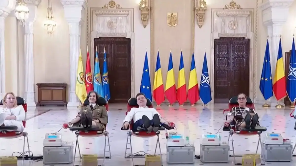 EXCLUSIV. Analiză pe cadrele cu Nicușor Dan. Un jurnalist crede că președintele a fost încălțat cu Photoshop-ul