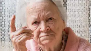 Anunț pentru pensionarii care plătesc CASS. Ce trebuie să știe înainte să ceară banii înapoi