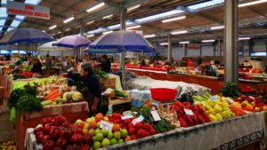 Prețurile la legume și fructe în marile piețe din România