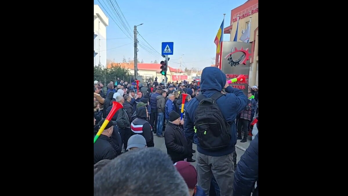Proteste de stradă și concedieri. Complexul Energetic Oltenia va concedia 1.500 de angajați, Chimcomplex alți 1.200