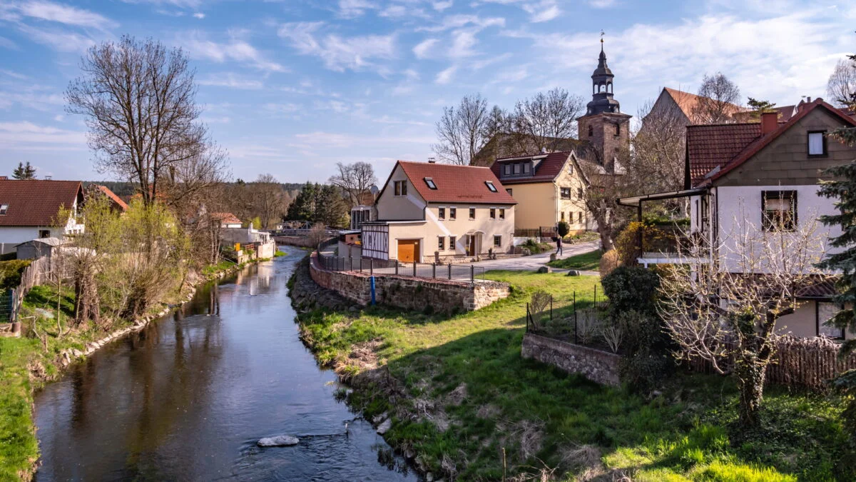 Dreptul proprietarilor de teren. Nu poți refuza statul și Primăria. Pot interveni peste tine, chiar dacă ai acte complete