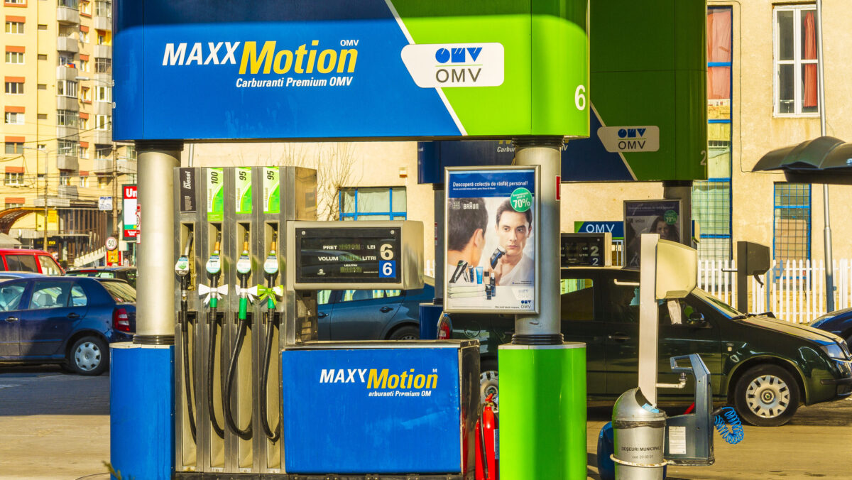 Preț carburanți. Șoferii plătesc mai mult în România. Decizia luată azi, 15 martie, la nivel național