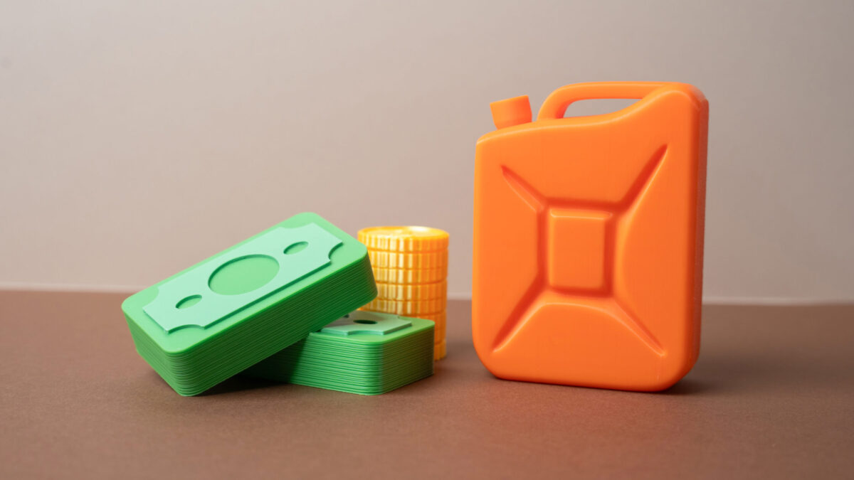 Scumpirea carburanților afectează costul vieții cetățenilor. Produsele și serviciile care se vor scumpi în 2026