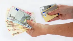 Transferurile bancare din zona euro vor fi suspendate între 2 și 6 aprilie. Ce se întâmplă cu plățile efectuate în acest interval
