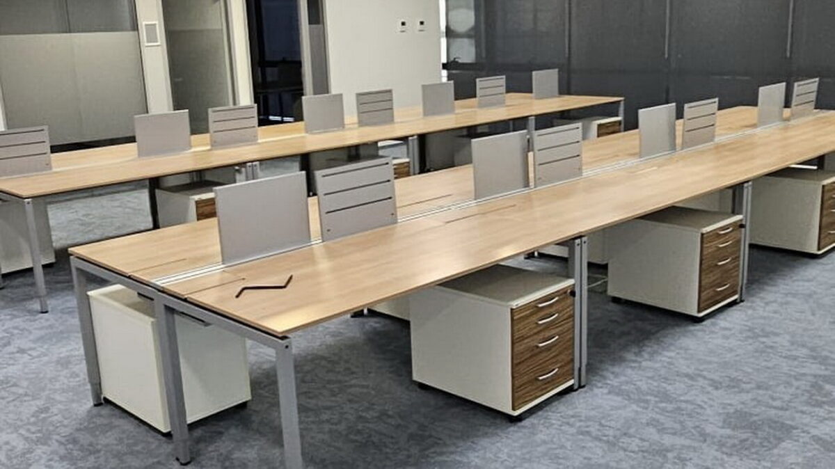 Războiul din Iran și costurile logistice cresc prețul mobilei. Companiile românești preferă mobilierul reutilizat pentru a reduce costurile