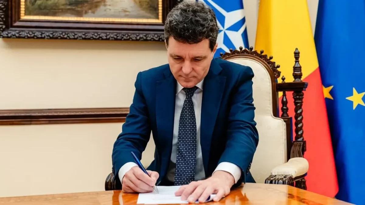 Noua regulă pentru gunoi. Apare registrul electronic public pentru toate autorizațiile de mediu. Nicușor Dan a promulgat legea