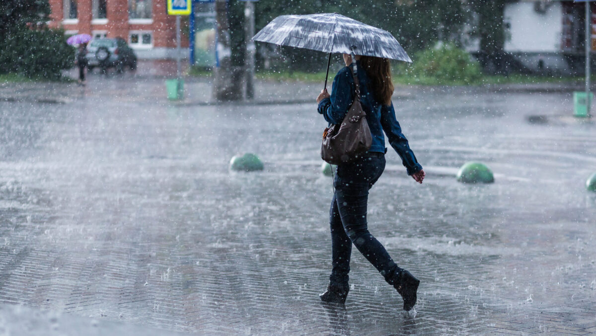 Ciclonul Deborah lovește România. Alertă meteo de la ANM: Ploi torențiale, ninsoare și zăpadă de 50 cm până luni