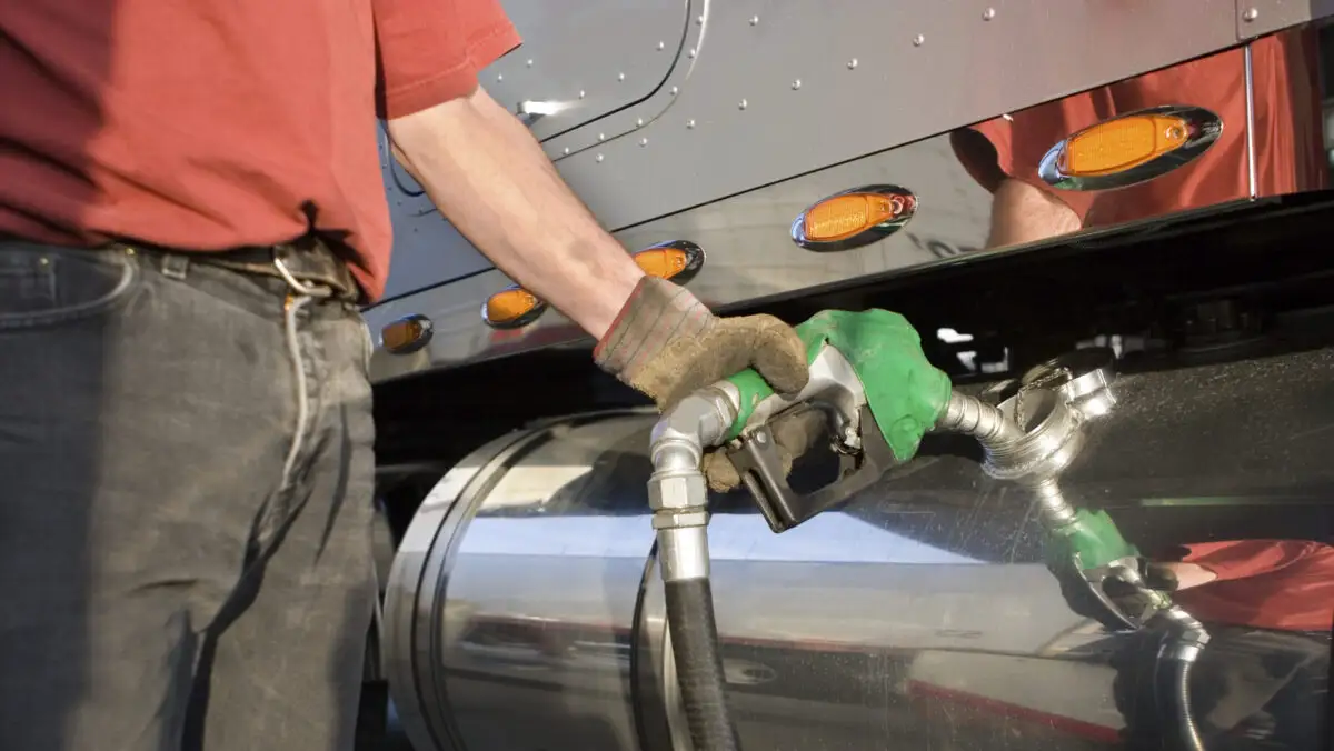 EXCLUSIV. Scumpirea carburanților pune presiune pe transportatori. Soluții pentru reducerea costurilor de transport
