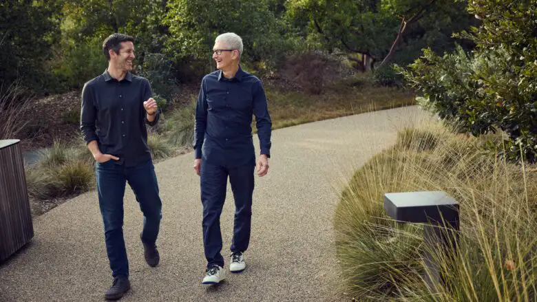 Apple, John Ternus și Tim-Cook